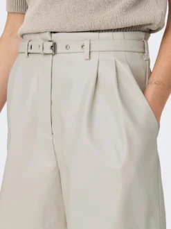 Best ONLHEIDI Mellemhøj talje Regular fit Imiterede lædershorts Dame Shorts